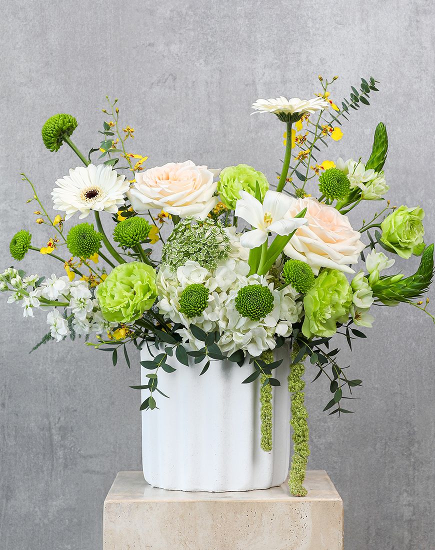 Blissful Blanc Vase - Image 3
