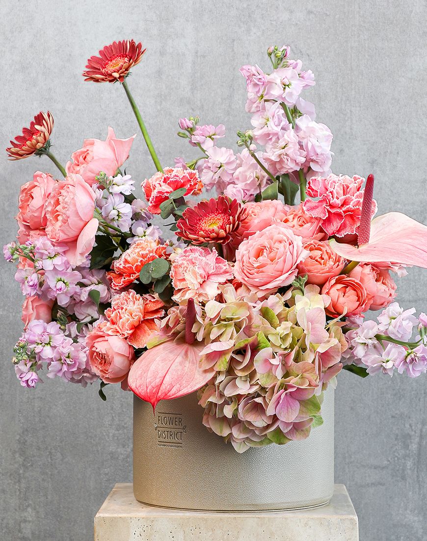 Elegant Flourish Vase - Image 3