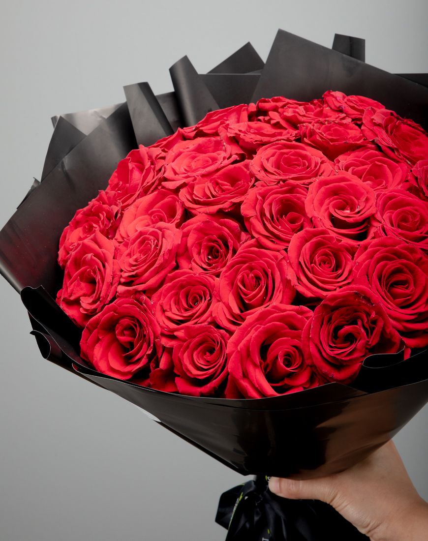 Luxury Red Roses - Image 4