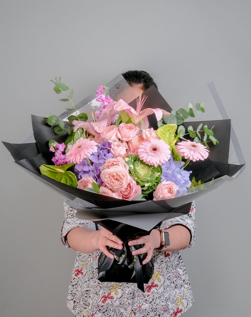 Oriental Lily Bouquet - Image 3