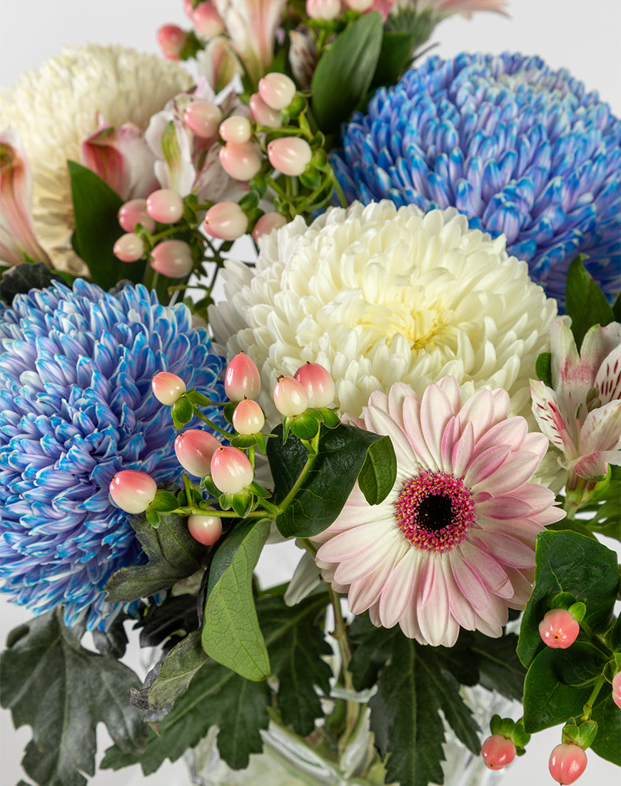 Vibrant Garden Gerbera Vase - Image 3