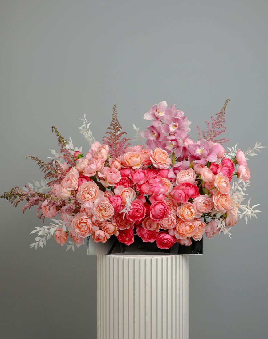 Picture of Garden Spray Rose In Glass Tray