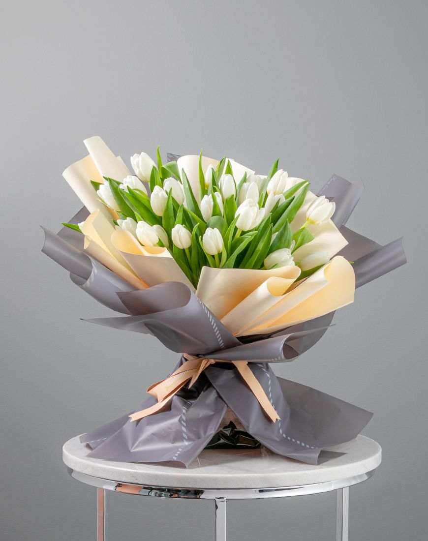 Picture of White Tulip Bouquet