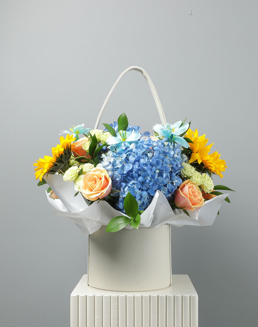 Picture of Leather Round Box Blue Flowers
