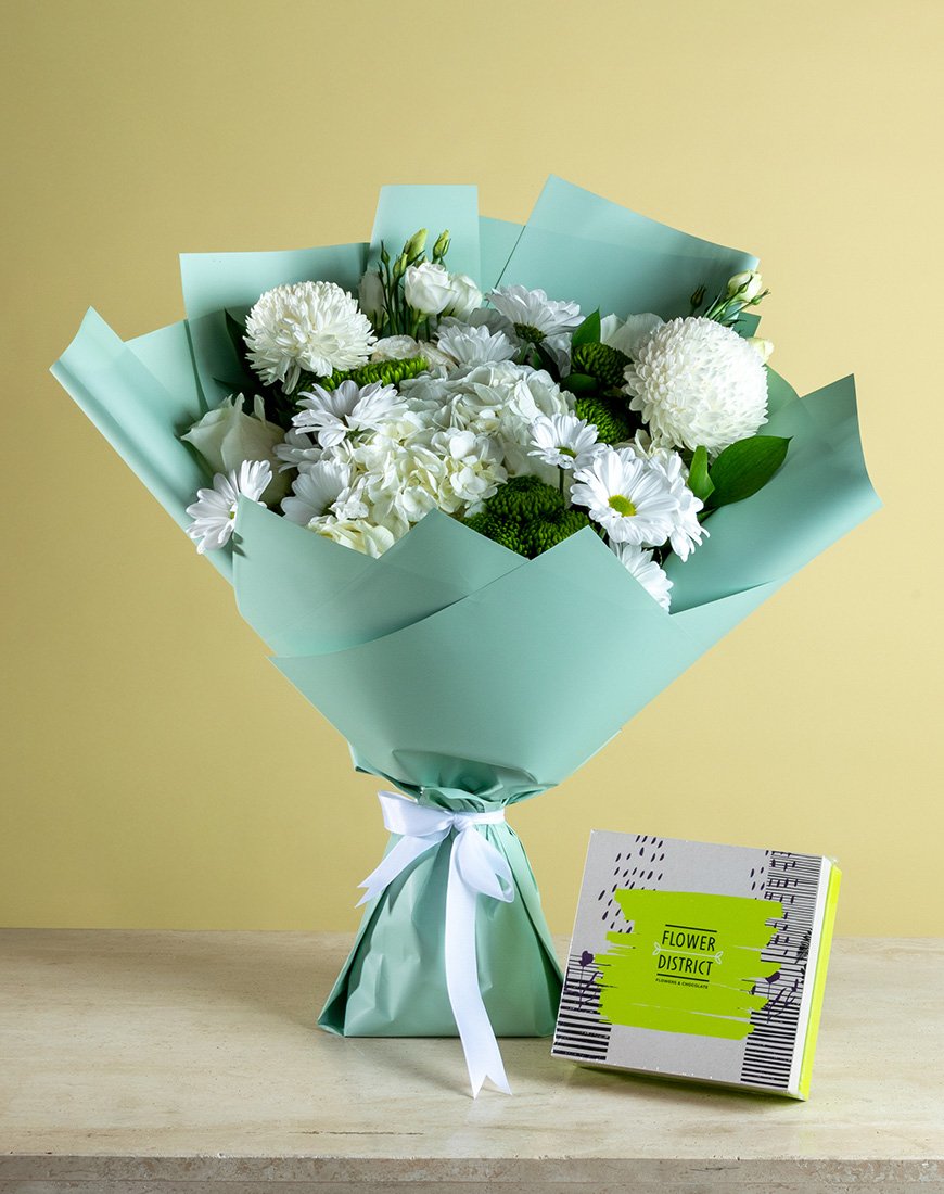 Picture of White Rose Luxe Bouquet With Pecan
