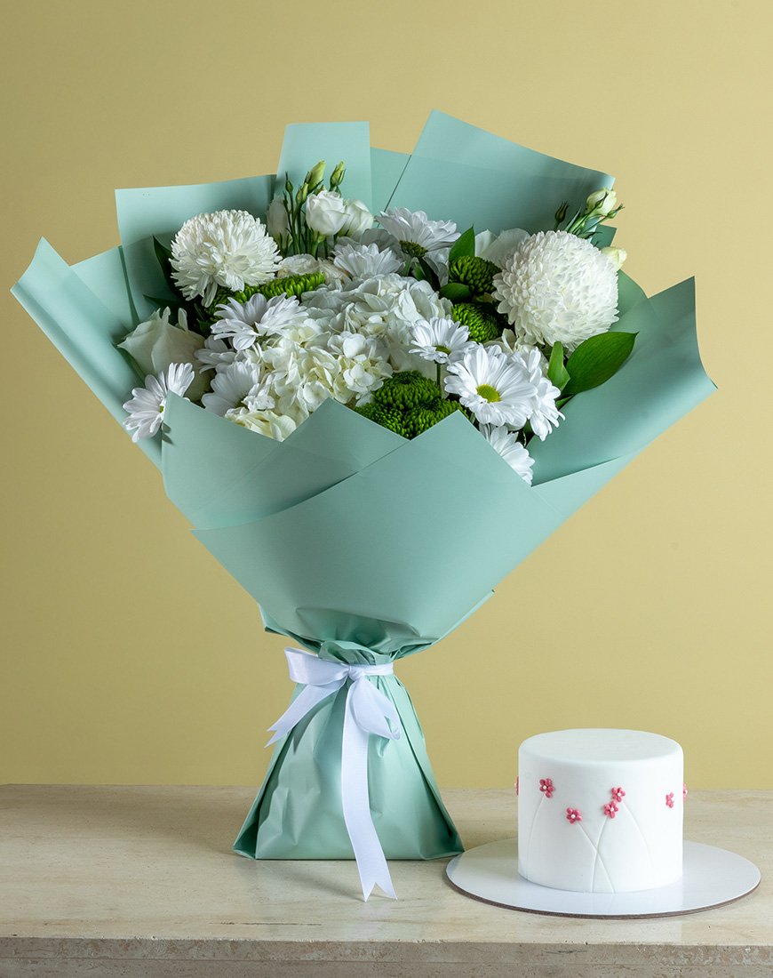 Picture of White Bloom Delight Bouquet With Cake