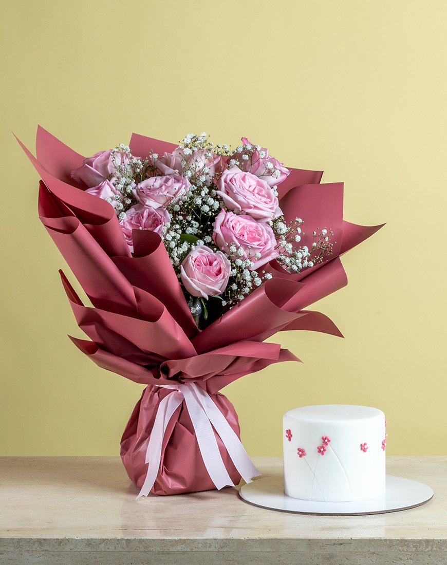 Picture of Pink Ohara & Gypsophila With Cake Gift Set